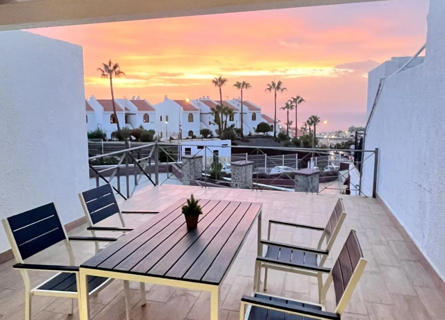Sunshine Beach Apartments contacts